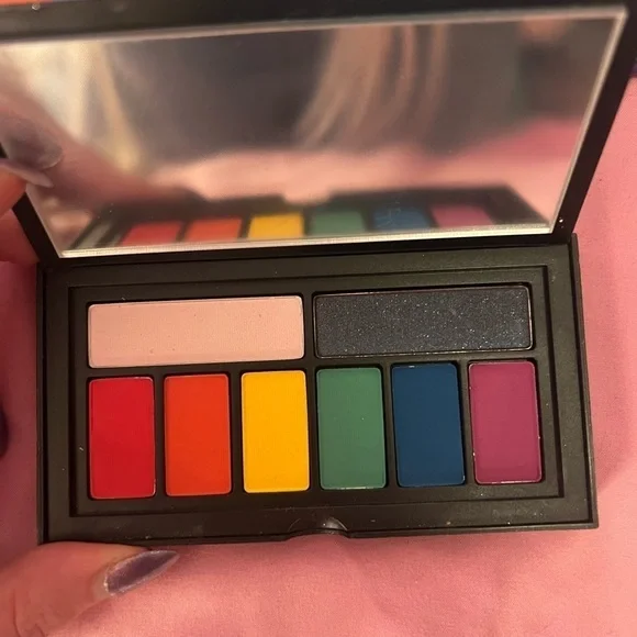 Colourful Eyeshadow Bundle - Picture 2 of 4